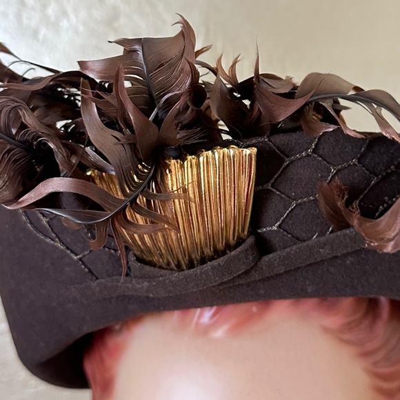 IMPRESSIVE 1940s\' BROWN FELT HAT WITH FEATHERS, GOLD TRIM + DOTTED VEILING main image 10